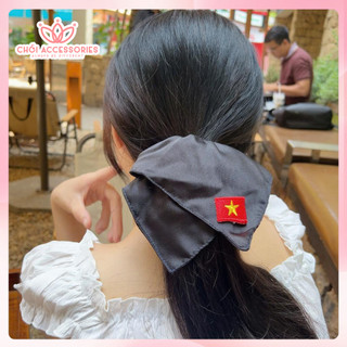 Buộc tóc vuông, scrunchies vuông lá cờ việt nam vải lụa thêu bản to Y337