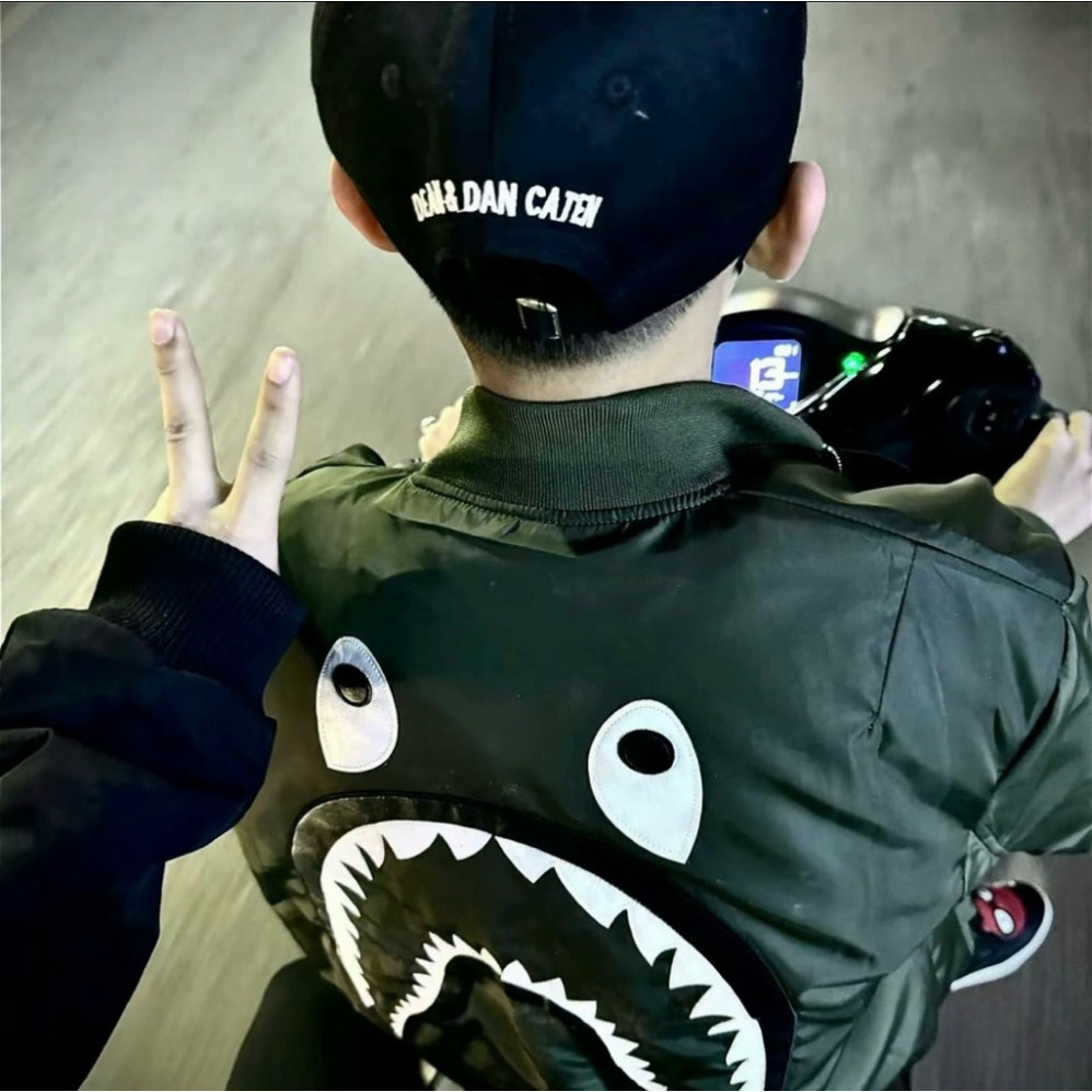 Áo khoác gió bomber in hình cá mập chất vải gió 2 lớp dành cho nam nữ from unisex Hot Trend 2025