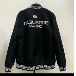 Áo khoắc gió thêu 2 lớp bản in sau lưng hoạ tiết dqs bản bo dệt dành cho nam nữ from unisex Hot Trend 2025