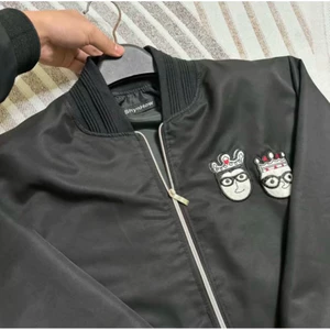 Áo khoác gió vương miện logo full thêu chất vải gió 2 lớp dành cho nam nữ from unisex Hot Trend 2025