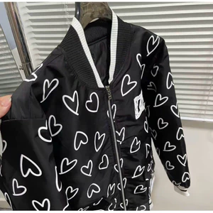 Áo khoác gió bomber hoạ tiết trái tim 2 lớp bản bo chun dành cho nam nữ from unisex Hot Trend 2025