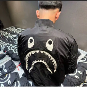 Áo khoác gió 2 lớp thêu hoạ tiết thêu cá mập sau lưng bản bo gân dành cho nam nữ from unisex Hot Trend 2025