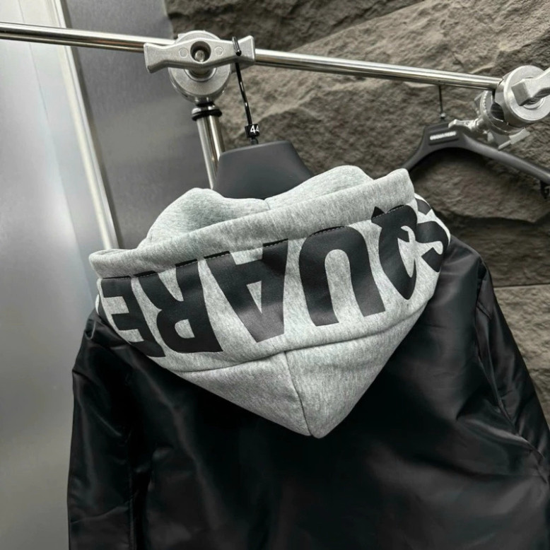 Áo khoác gió nam nữ Dsq 2 lớp, có túi zip ngực và mũ nỉ xám, in chữ Dsquared2 kiểu dáng cao cấp, thời thượng. Boy Phố 20