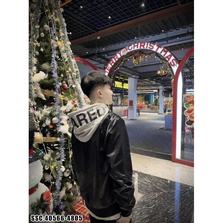 Áo khoác gió nam nữ Dsq 2 lớp, có túi zip ngực và mũ nỉ xám, in chữ Dsquared2 kiểu dáng cao cấp, thời thượng. Boy Phố 20