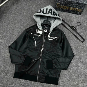 Áo khoác gió nam nữ Dsq 2 lớp, có túi zip ngực và mũ nỉ xám, in chữ Dsquared2 kiểu dáng cao cấp, thời thượng. Boy Phố 20