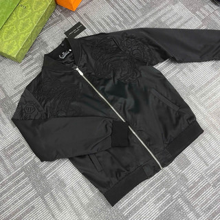 Áo khoác bomber gió nam Philipp Plein thêu hình hổ vằn hai bên ngực, có tag logo sắt ở sau lưng AK166P. Boy Phố 2025