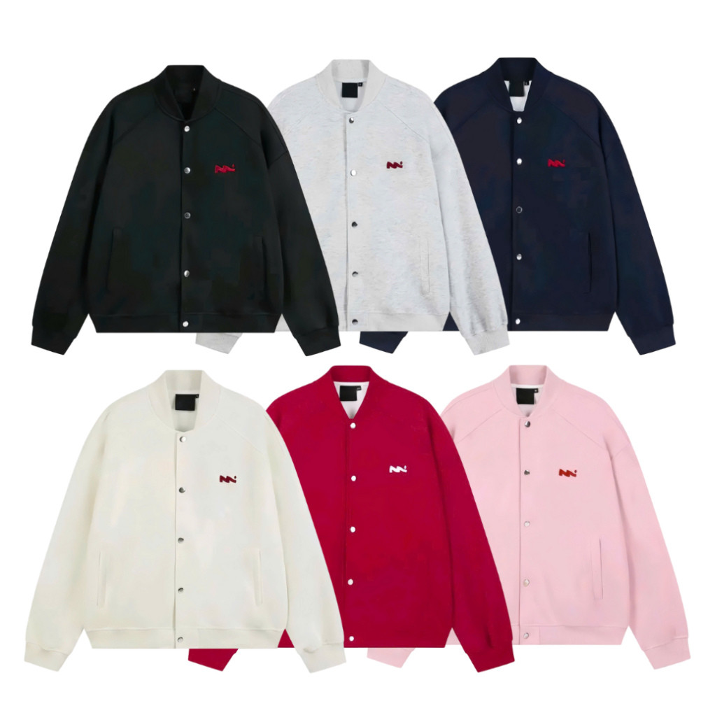 Áo khoác bomber nỉ 2 lớp da, có logo thêu nổi, dày dặn, thời trang cho cả nam và nữ. Boy Phố 2025