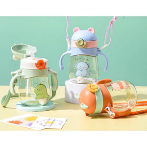 Bình tập uống nước hình người máy 250ml có dây đeo