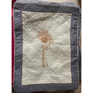 Vỏ Gối Satin Thêu Hoa Đẹp Nhiều Màu 40 x 60cm, Chọn Màu Tùy Thích, Trang Trí Tuyệt Vời Cho Không Gian Sống loại tốt