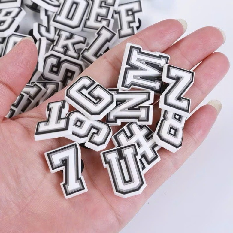 Stiker trang trí Charm Chữ & Số gắn dép xinh xắn Phụ Kiện Gắn Dép chữ theo tên - yihetag