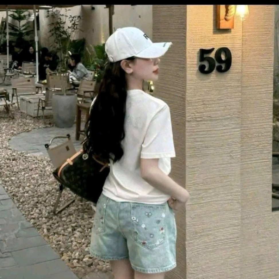 Quần Đùi Bò Nữ Thêu Hoa Chất Bò Thổ Mềm  Cạp Cao Hàng Bigsize Hàng Cao Cấp