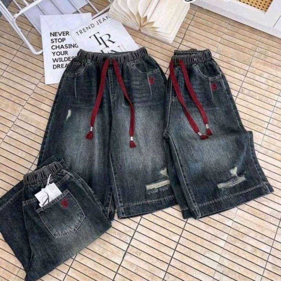 [ Mở Bán] Quần Bò Nữ Dáng Lửng Qua Gối Hình Thêu Chất Jean Thổ, Phong Cách Dây Rút Đỏ