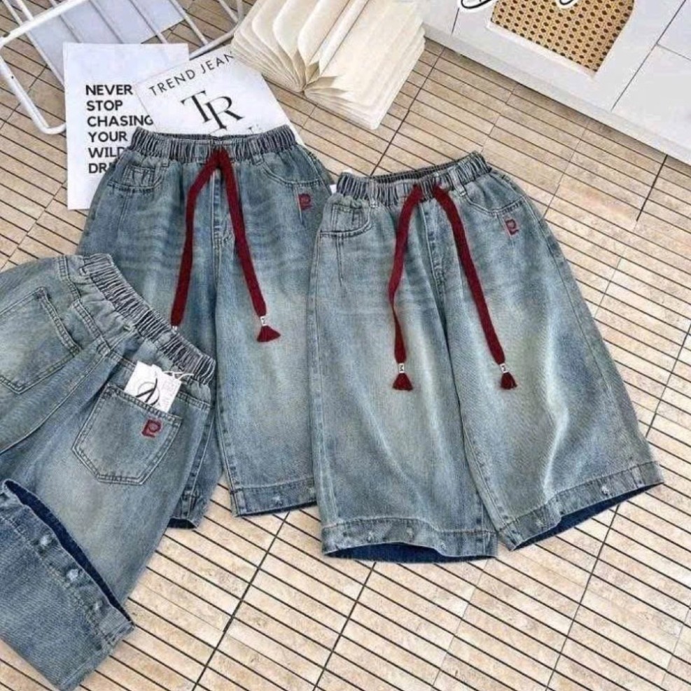 [ Mở Bán] Quần Bò Nữ Dáng Lửng Qua Gối Hình Thêu Chất Jean Thổ, Phong Cách Dây Rút Đỏ