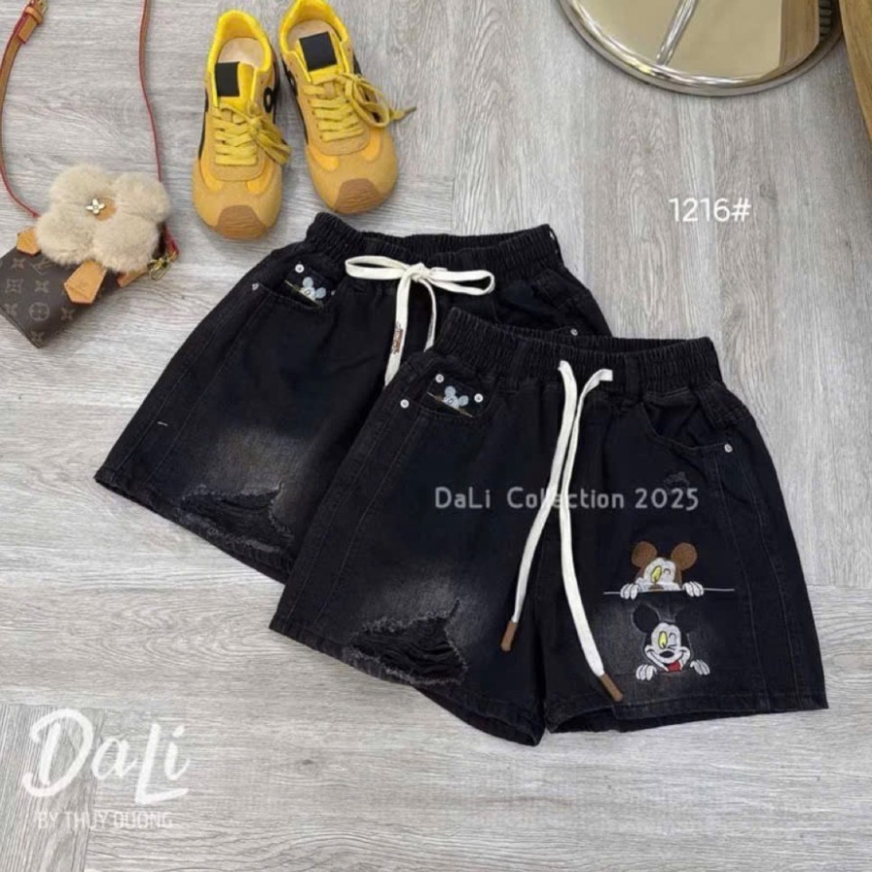 QCCC Quần Đùi Jean Nữ Thêu Hình Bản Cạp Chun Thỏai Mái Collection 2025