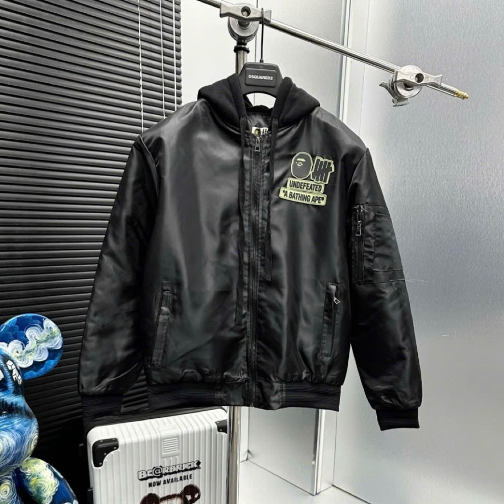 Áo khoác bomber nam nữ Báp Bơ ngực thêu mác xanh lưng dệt item mặt quỷ phối mũ nỉ Boy Phố 2025