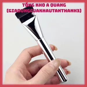 Cọ Tán Nền Đầu Dẹt Màu Bạc – Dụng Cụ Trang Điểm Chuyên Nghiệp Giúp Tán Nền Mịn, Tự Nhiên