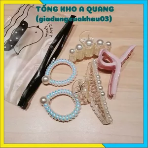 Set 5 Kẹp Ngoạm Tóc Giả Ngọc Trai – Bộ Phụ Kiện Tóc Cao Cấp Kèm Dây Chun Buộc Tóc Loại Mới, Sang Trọng Cho Nữ Giới
