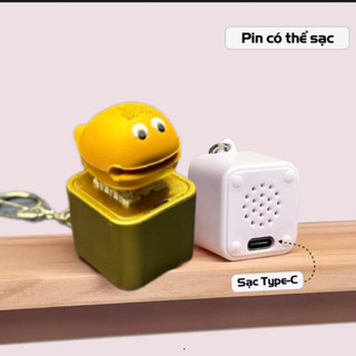 Móc khóa gõ âm vui nhộn màu vàng sang trọng, tích hợp LED & pin, quà tặng độc đáo cho mọi giới.