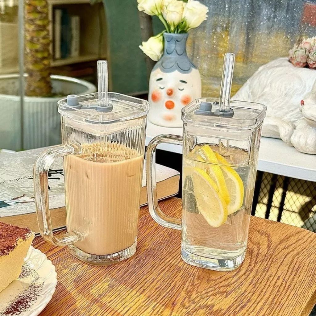 Cốc Nước Thủy Tinh Hình Vuông Có Nắp Nhiều Màu Chất Liệu Borosilicate - LY THUỶ TINH VUÔNG CÓ QUAI NẮP, ỐNG HÚT 300ML #