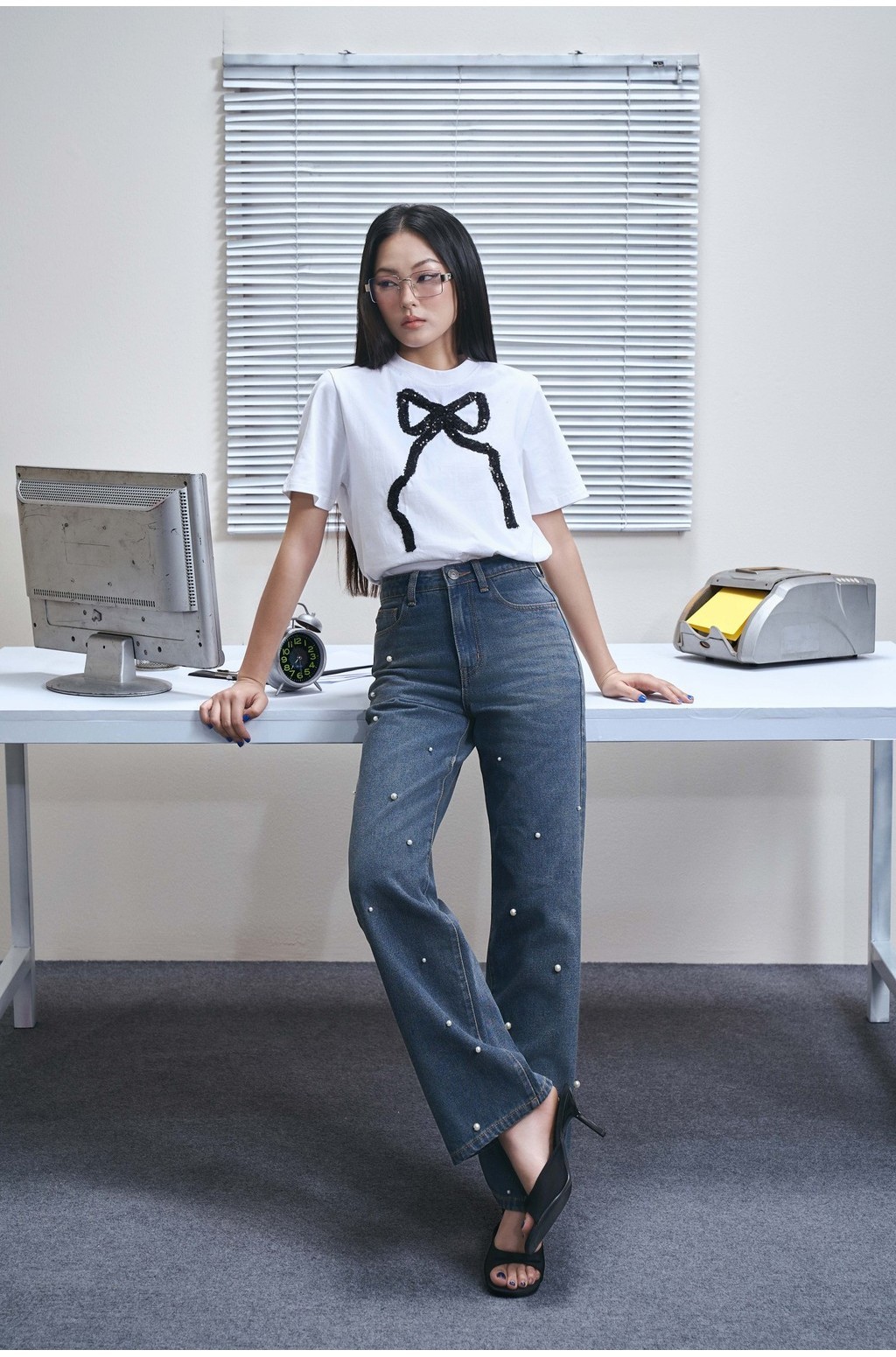 Mô tả RECHIC Quần jean Graci ống suông đính hạt trắng lưng cao hack dáng - 5