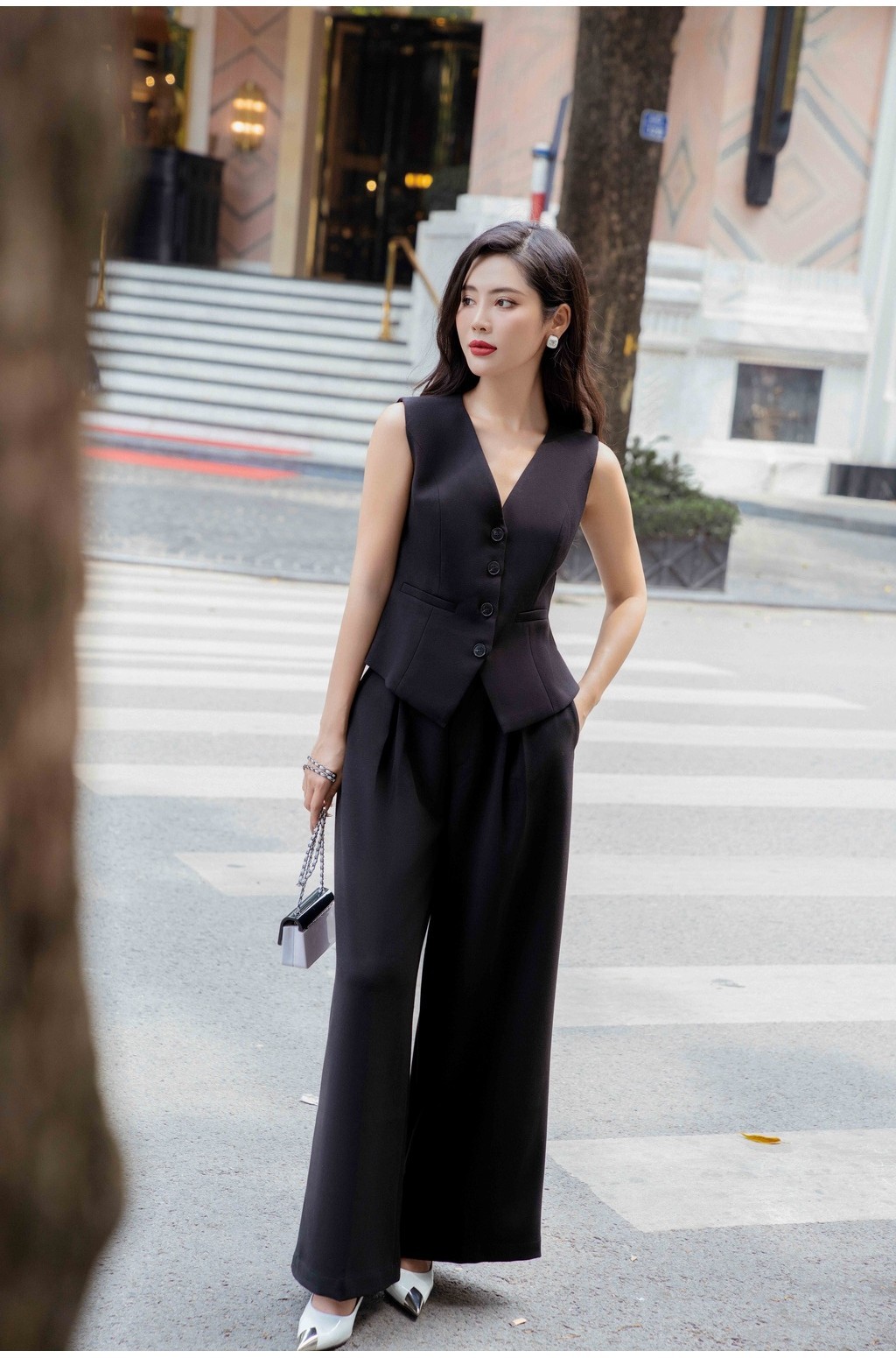 Mô tả RECHIC Áo vest nữ Cindy trơn form ôm nút gài cổ V cá tính sang trọng thanh lịch - 1