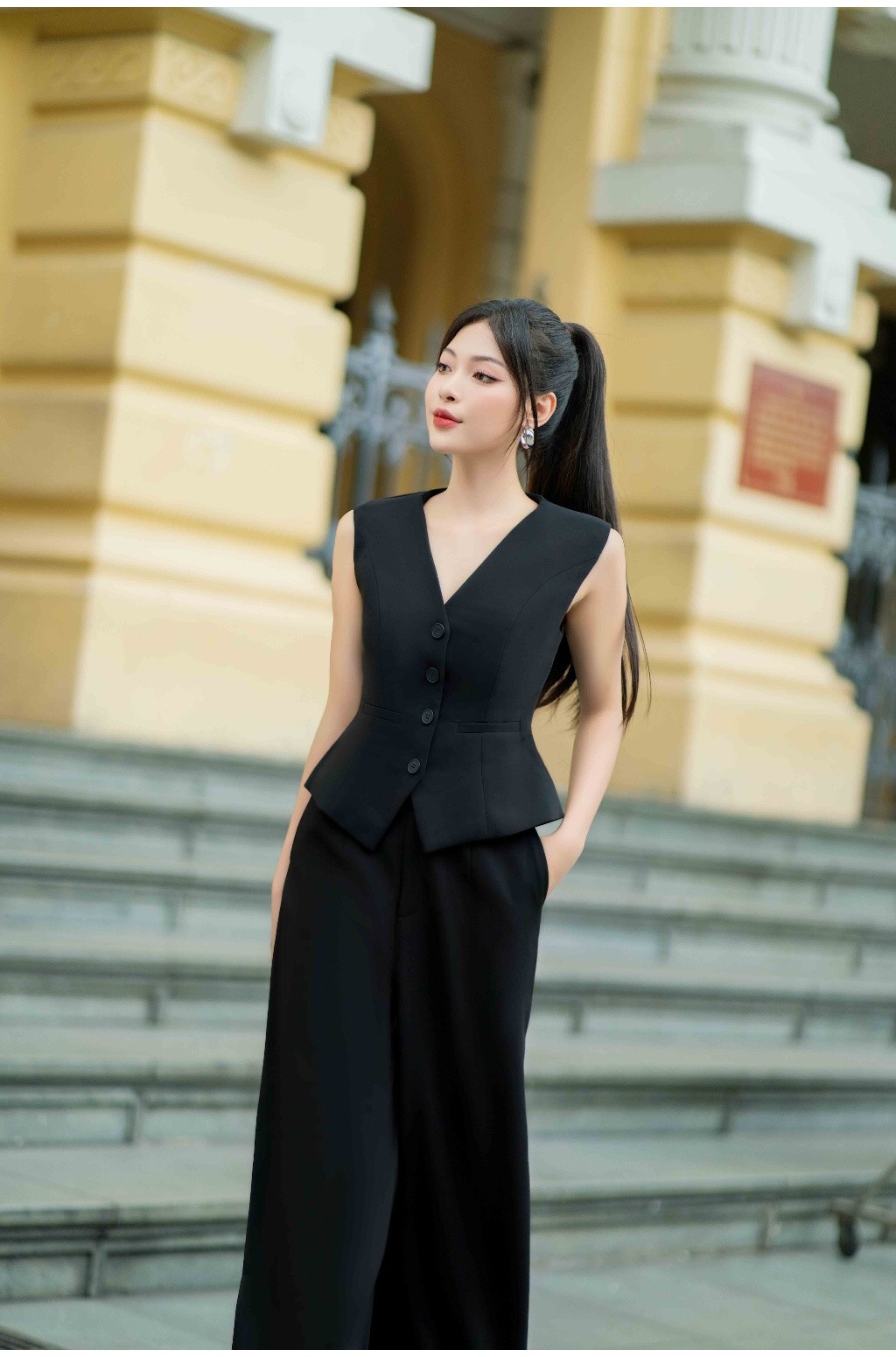 Mô tả RECHIC Áo vest nữ Cindy trơn form ôm nút gài cổ V cá tính sang trọng thanh lịch - 9