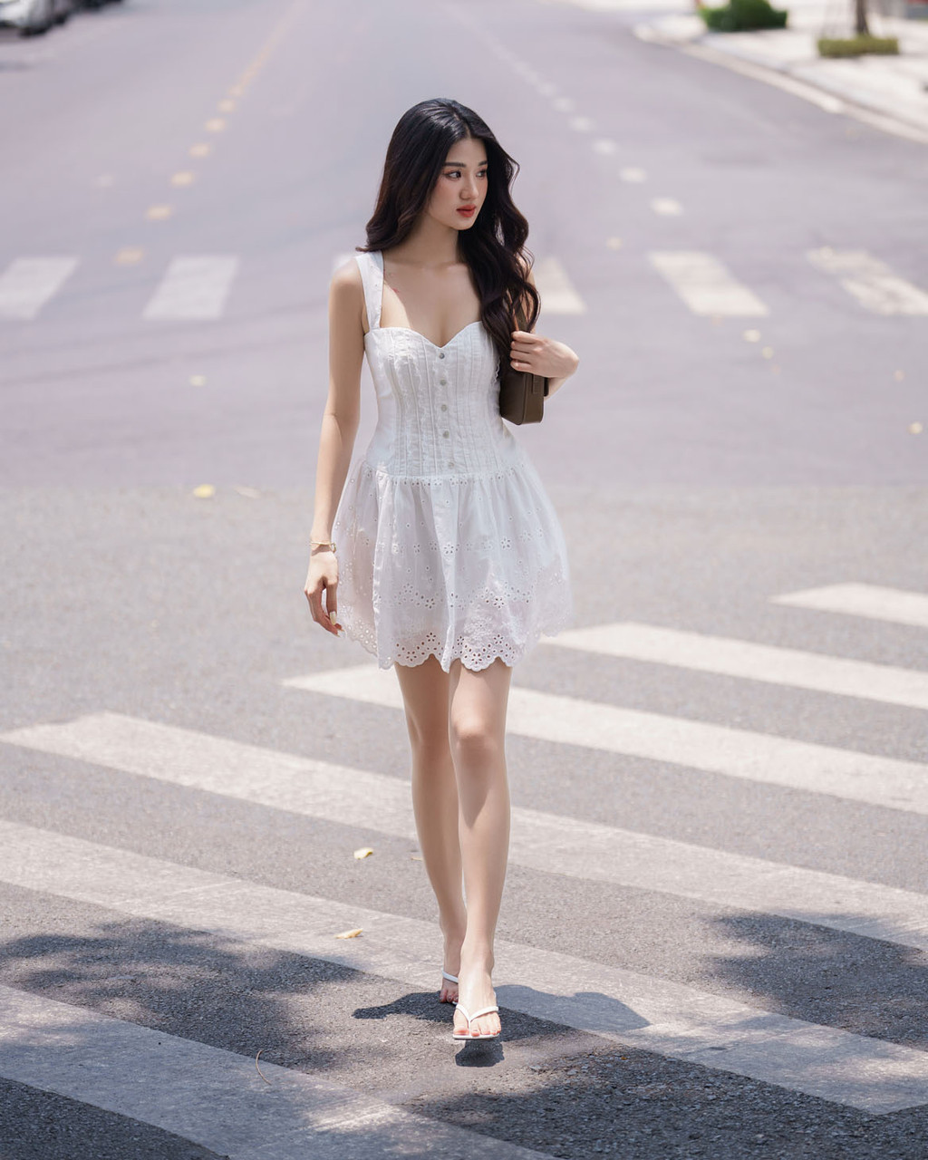 Mô tả RECHIC Đầm 2 dây Breezy dáng cúp ngực phối ren sang trọng - 1