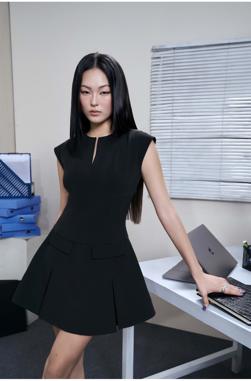 Mô tả RECHIC Đầm ngắn Evelyn tay ngắn cổ V nhẹ dáng xòe cơ bản sang trọng - 1