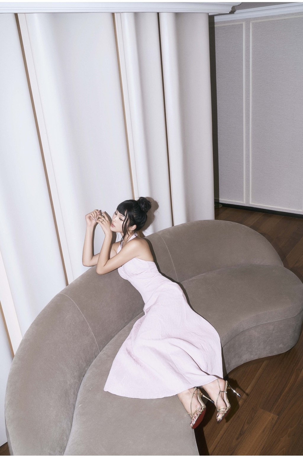 Mô tả RECHIC Đầm dài Carla cổ yếm V chiết eo dáng xòe hở lưng sang trọng - 7
