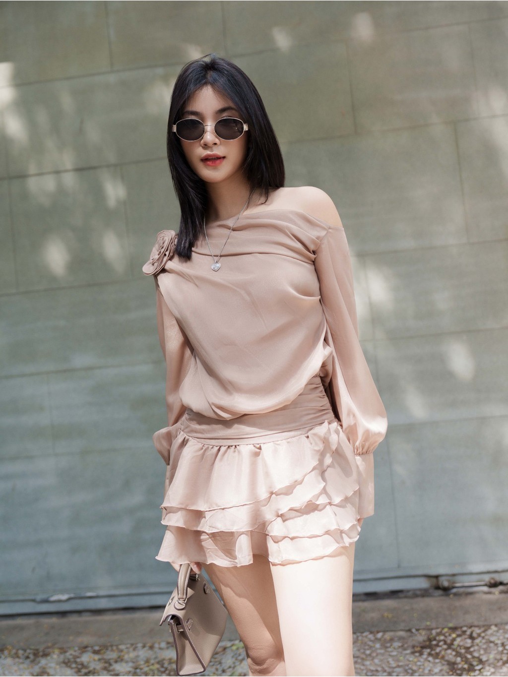 Mô tả RECHIC Đầm ngắn trễ vai Sivia đính nơ vai tay dài bồng bềnh sang trọng tiểu thư - 3