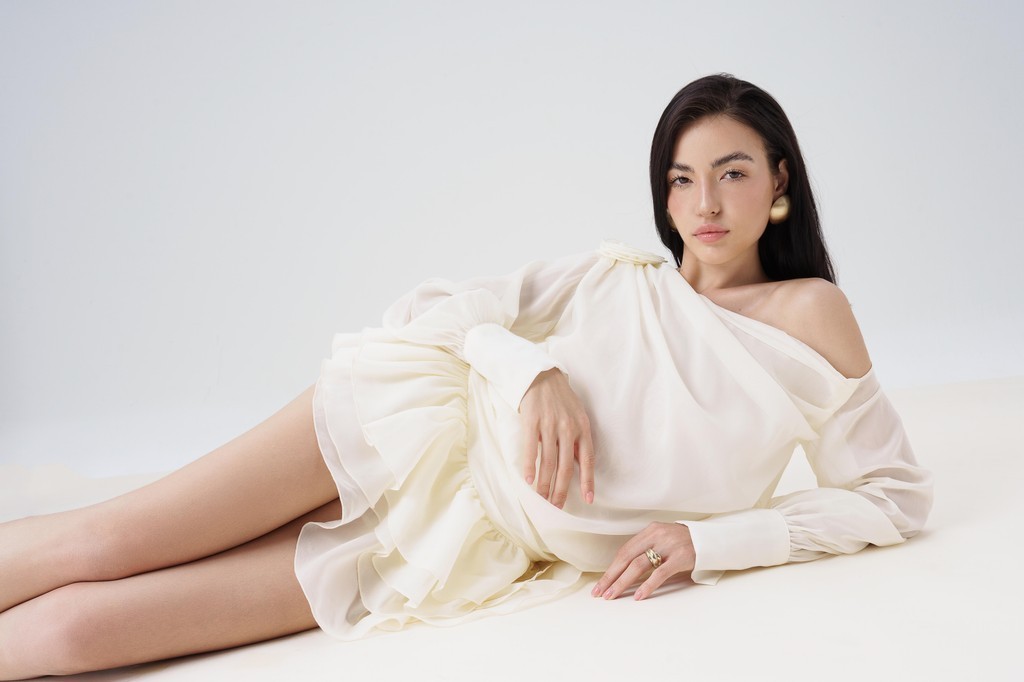 Mô tả RECHIC Đầm ngắn trễ vai Sivia đính nơ vai tay dài bồng bềnh sang trọng tiểu thư - 8