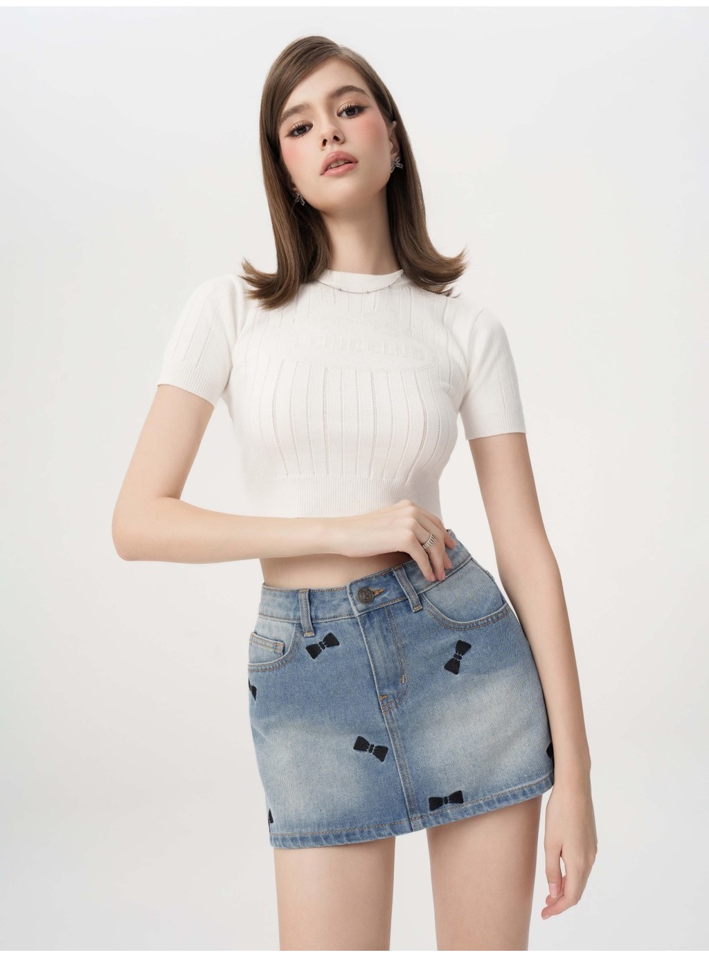 Mô tả RECHIC Chân váy Nala chất jean đính nơ hoa trẻ trung năng động - 6