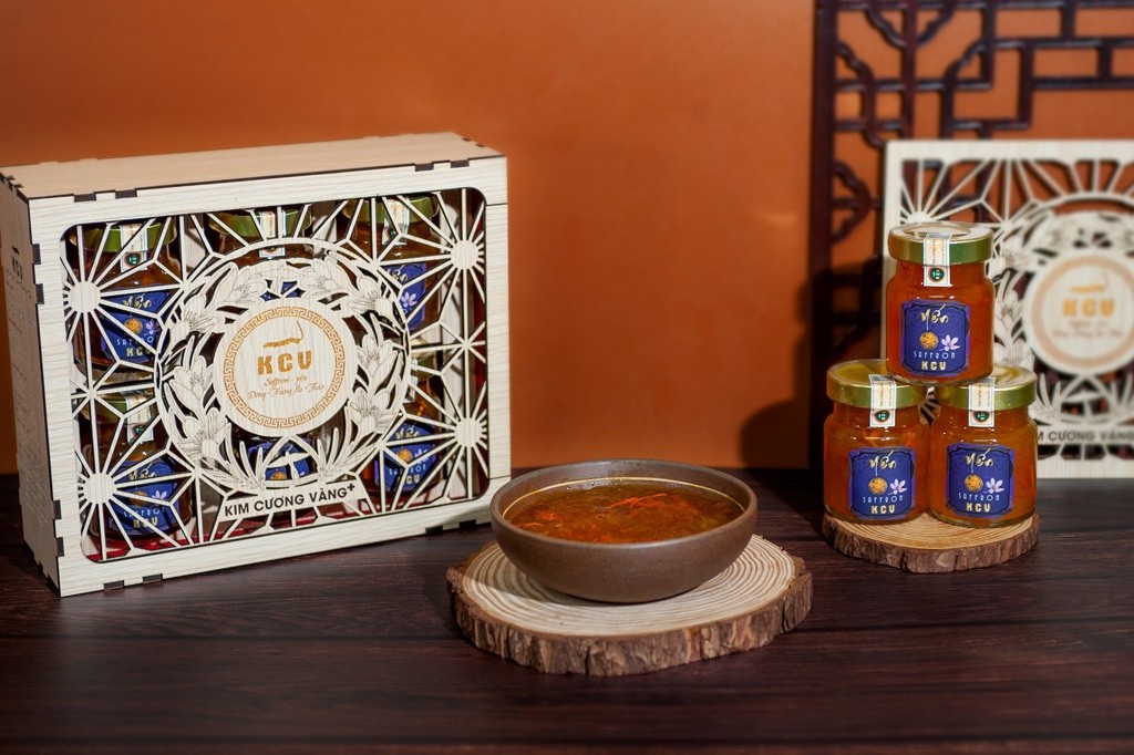 Mô tả Yến Chưng Saffron Đông Trùng Hạ Thảo Kim Cương Vàng - Dưỡng Da, Tăng Cường Đề Kháng (6 Lọ/Hộp x 70ml/Lọ) - 1