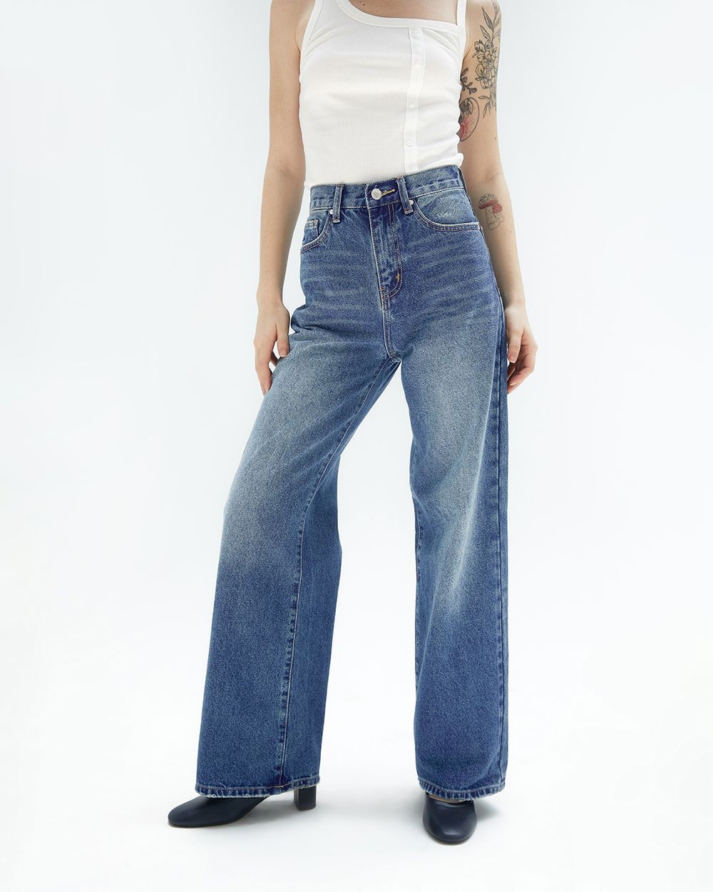 Mô tả TheBlueTshirt - Quần jeans phom suông cạp cao ống quần đứng cho nữ - Straight A Jeans - Women - 4