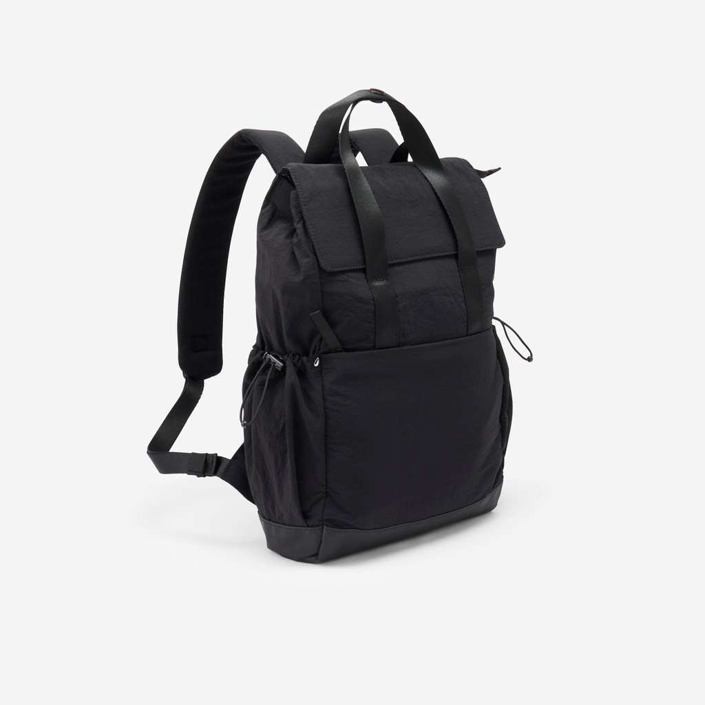 Mô tả Balo thể thao 10L có ngăn đựng laptop DECATHLON Đen mã 8941156 - 1