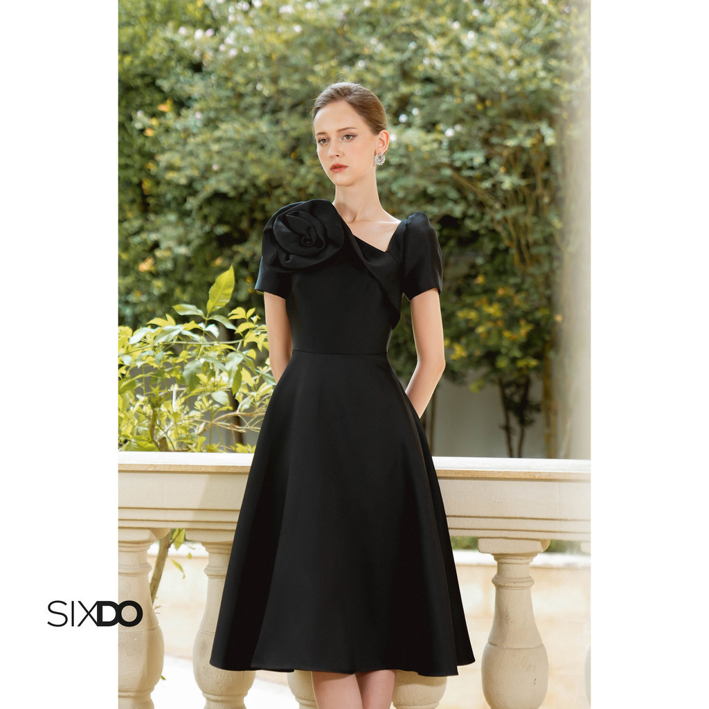Mô tả Đầm đen taffeta hoa 3D cổ V lệch SIXDO (Black 3D Flower Taffeta Midi Dress) - 1