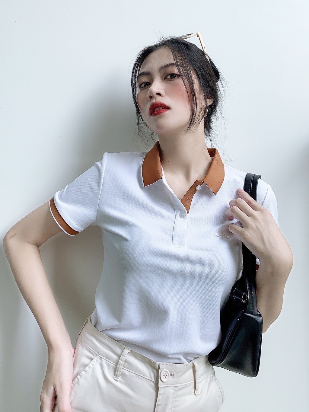 Phối áo polo YODY nữ với quần short
