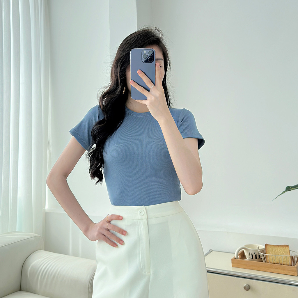 Mô tả Áo thun nữ cổ tròn form ôm body chất vải thun gân co giản mát mẻ thời trang GUMAC LATE0602 - 4