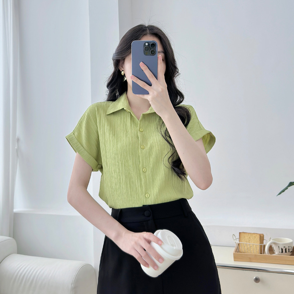 Mô tả Áo sơ mi nữ kiểu tay liền vải lụa xốp màu hồng, be dáng suông lai lật thời trang GUMAC LAE1032 - 10