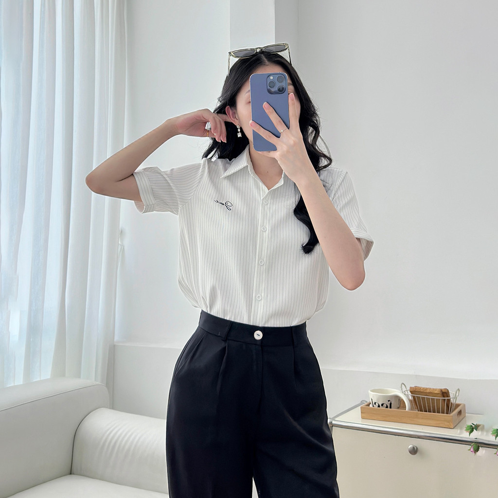 Mô tả Áo sơ mi nữ trắng sọc có hình thêu kiểu gấp lai tay lá cổ nhọn vải kate mềm thời trang GUMAC LAF0520 - 3