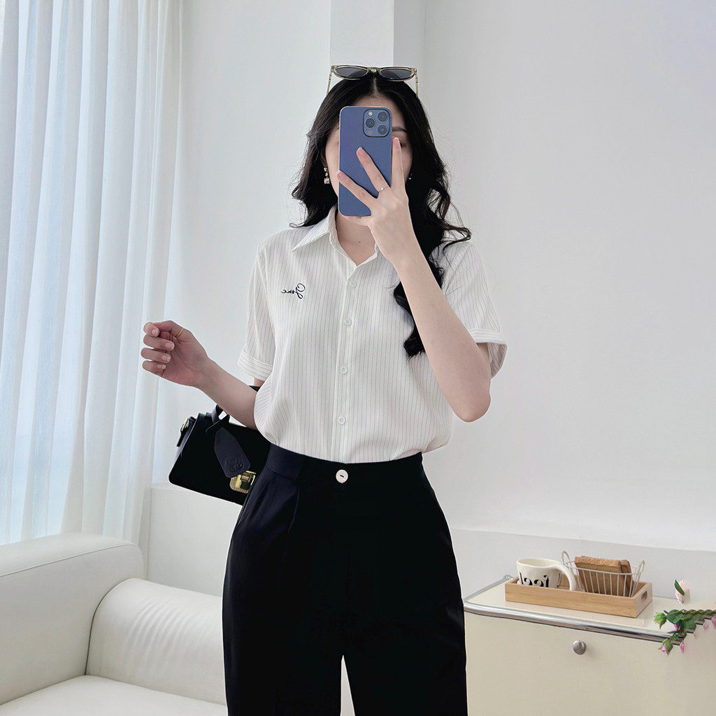 Mô tả Áo sơ mi nữ trắng sọc có hình thêu kiểu gấp lai tay lá cổ nhọn vải kate mềm thời trang GUMAC LAF0520 - 4