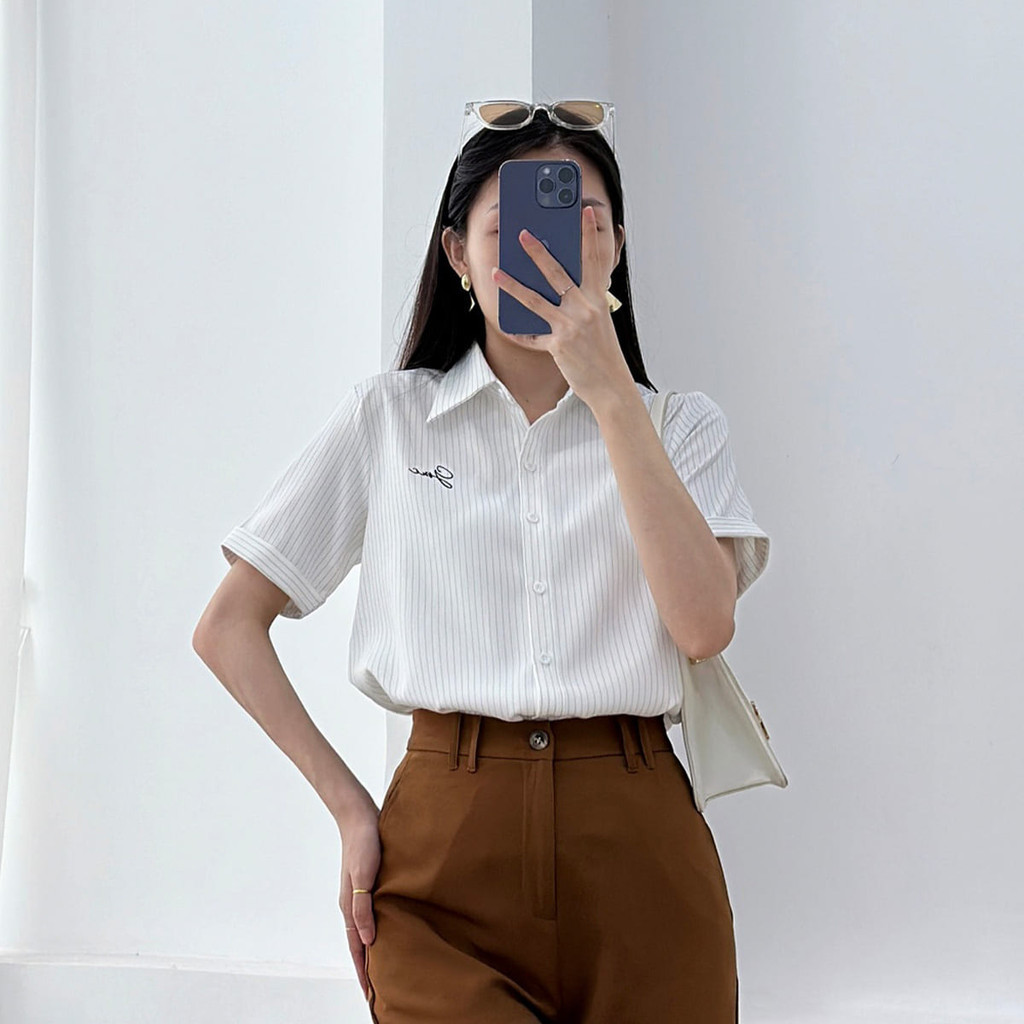 Mô tả Áo sơ mi nữ trắng sọc có hình thêu kiểu gấp lai tay lá cổ nhọn vải kate mềm thời trang GUMAC LAF0520 - 8
