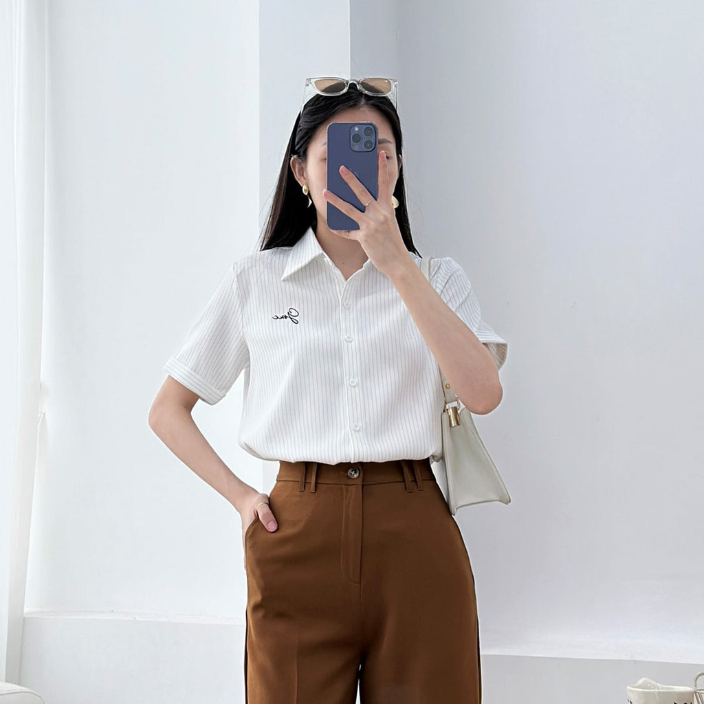 Mô tả Áo sơ mi nữ trắng sọc có hình thêu kiểu gấp lai tay lá cổ nhọn vải kate mềm thời trang GUMAC LAF0520 - 9