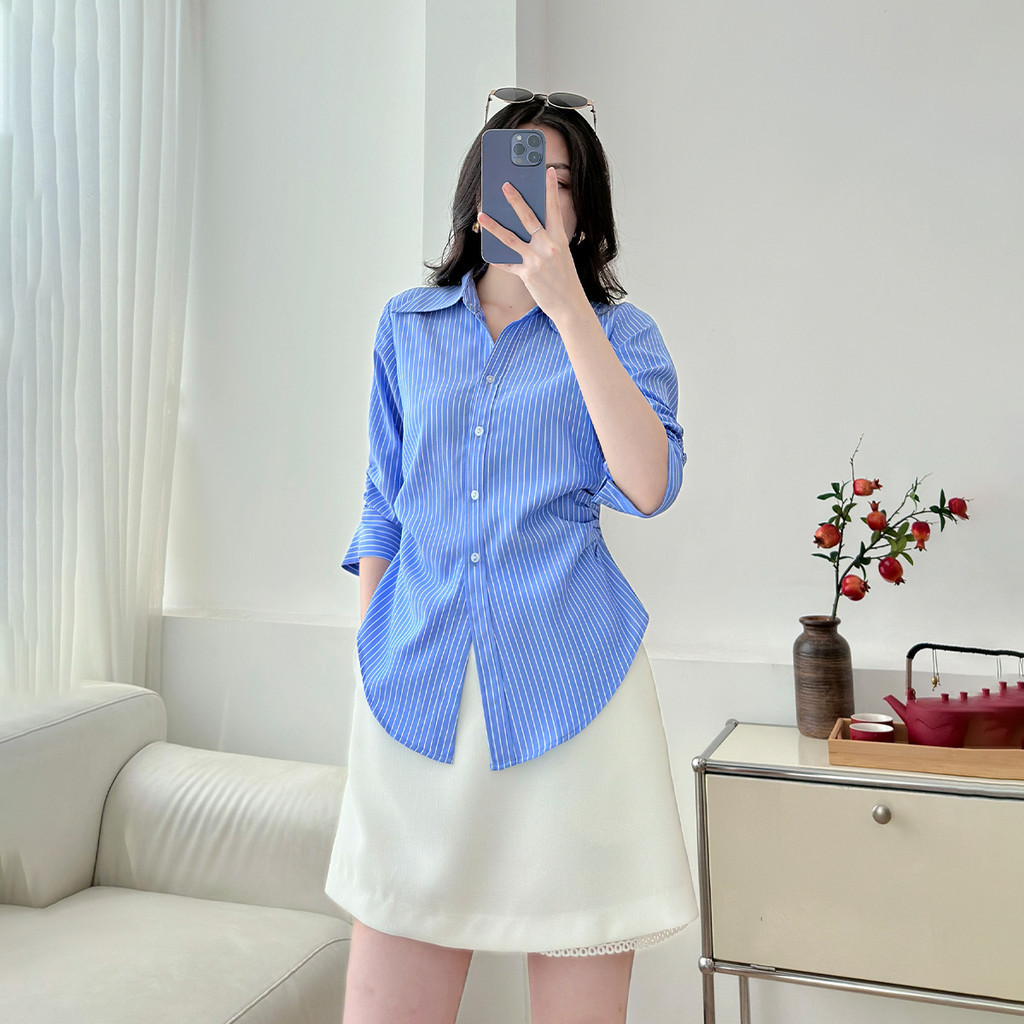 Mô tả Áo sơ mi nữ tay lửng có nhún chiết ly eo xanh sọc vải kate đứng form thời trang GUMAC AF01024 - 4