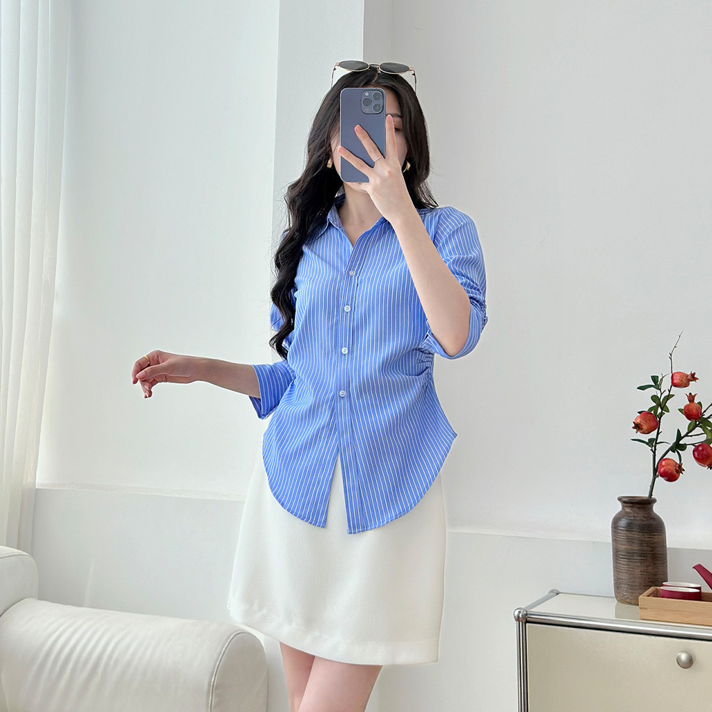 Mô tả Áo sơ mi nữ tay lửng có nhún chiết ly eo xanh sọc vải kate đứng form thời trang GUMAC AF01024 - 6