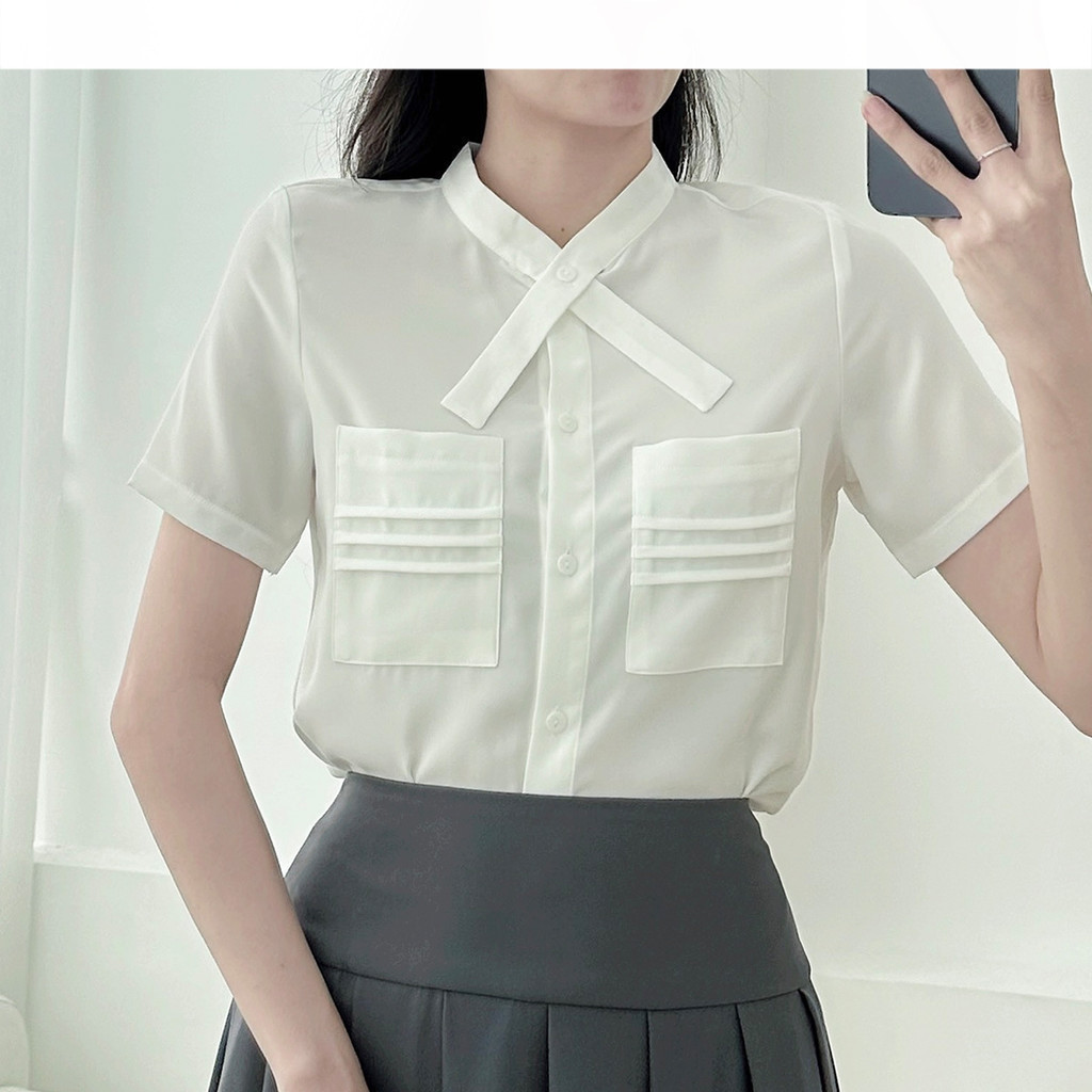 Mô tả Áo sơ mi nữ trắng tay ngắn kiểu túi đắp cổ đắp chèo hình nơ vải lụa mềm mát thời trang GUMAC LAE0815 - 2