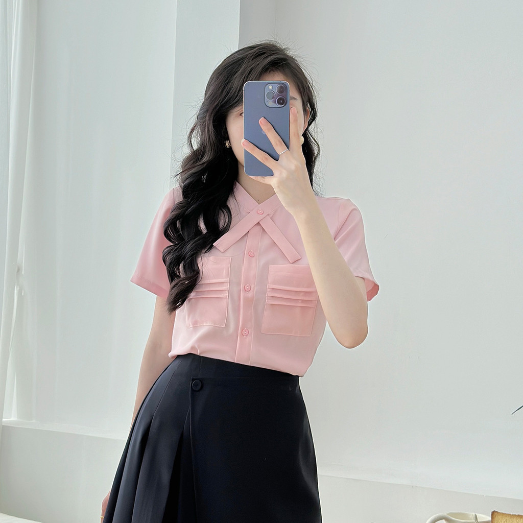 Mô tả Áo sơ mi nữ trắng tay ngắn kiểu túi đắp cổ đắp chèo hình nơ vải lụa mềm mát thời trang GUMAC LAE0815 - 5