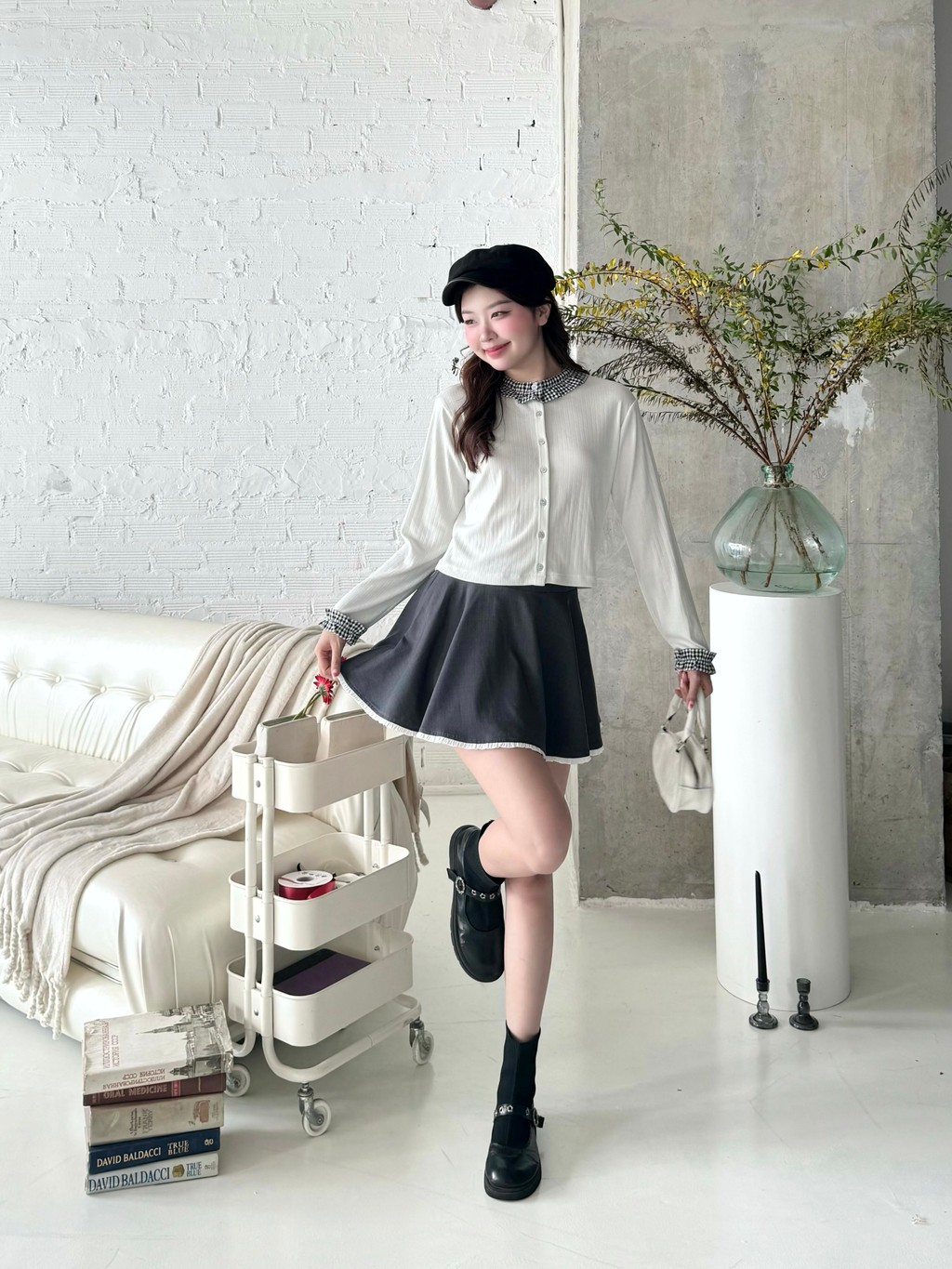 Mô tả Áo thun tay dài GAGO Brand phối viền bèo cổ tay và cổ áo gài nút sơ mi phù hợp đi chơi đi cà phê GA5009 - 1