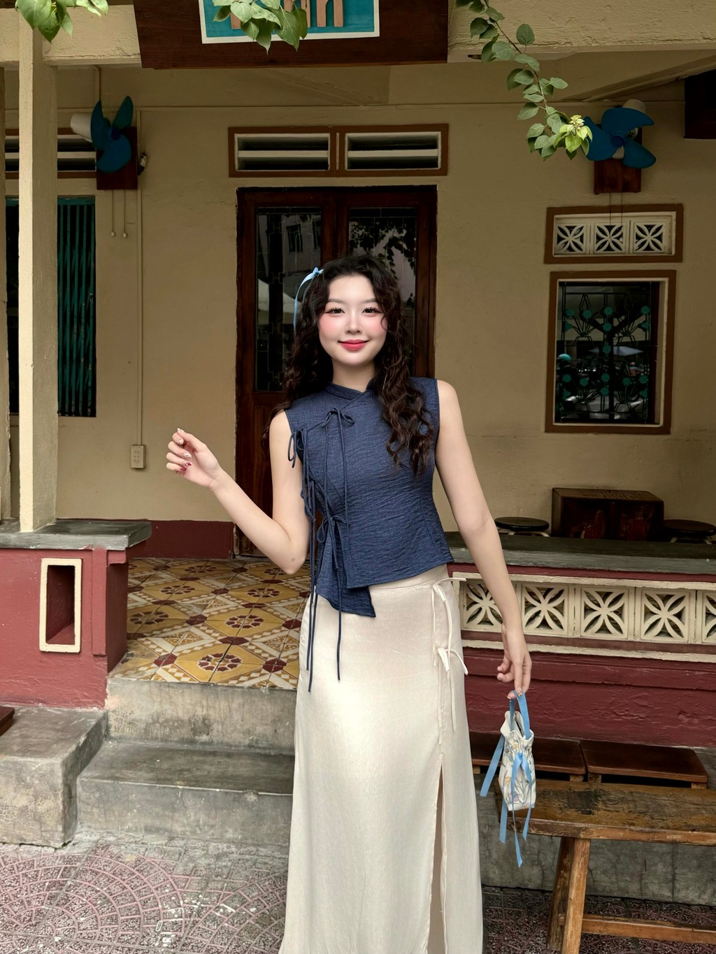 Mô tả Áo cổ tàu nữ cách tân sát nách GAGO Brand, áo cách tân đắp tà thắt dây GA5076 - 3