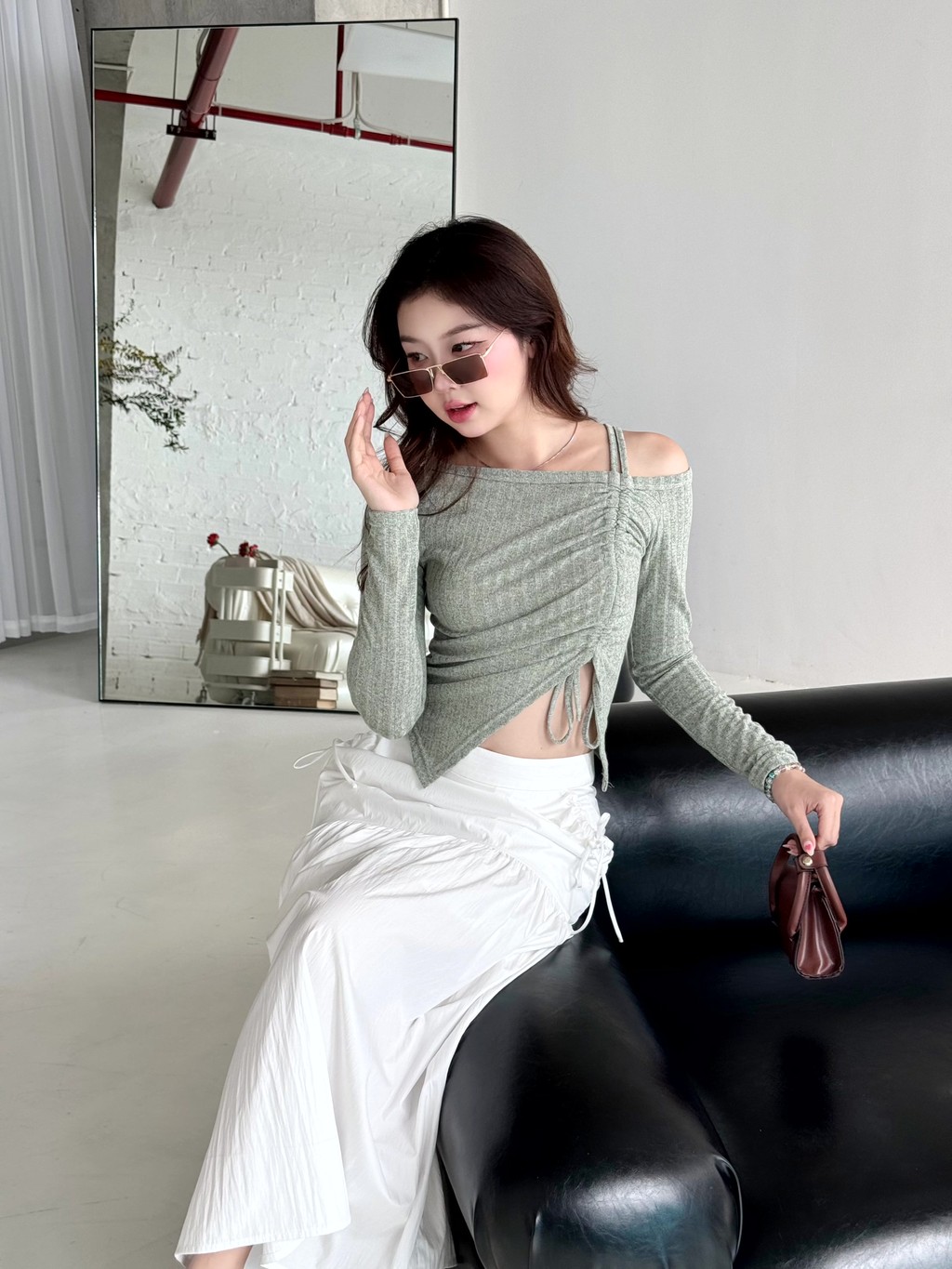 Mô tả Áo trễ vai 1 bên nữ cotton dài tay ôm body rút dây GAGO Brand tiểu thư dễ thương GA4972 GA4981 GA4982 - 1